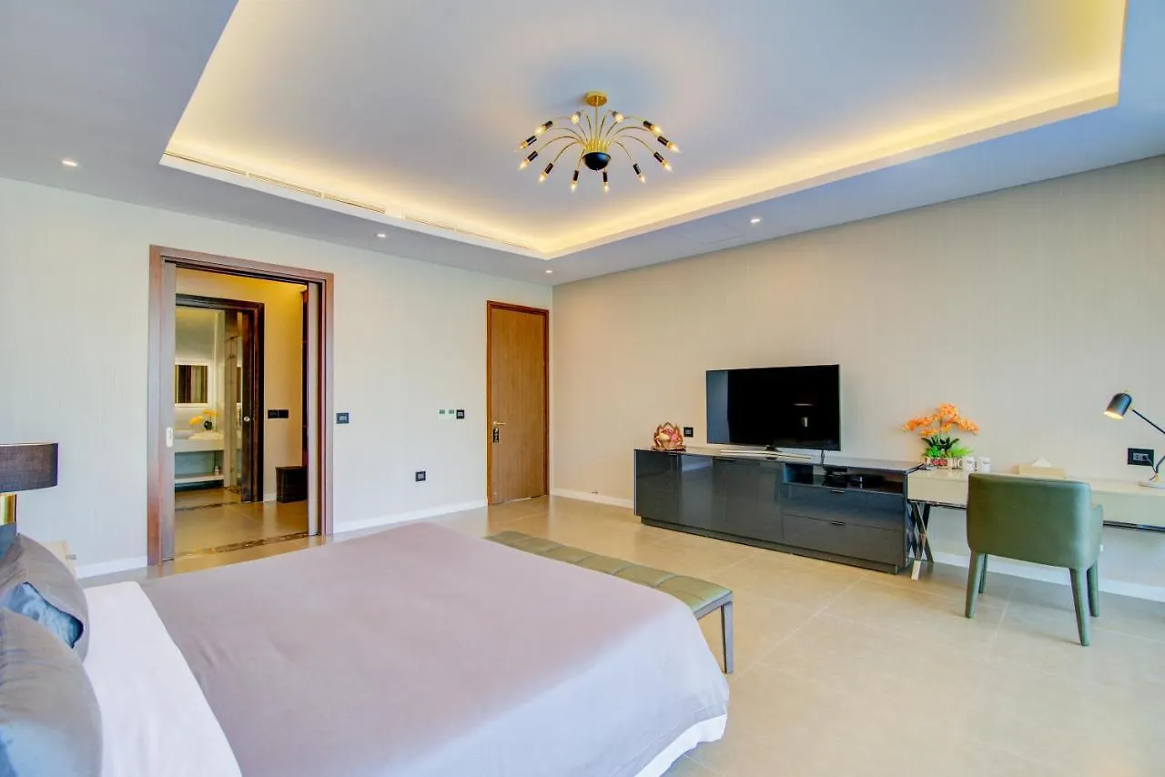 Villa 7 Bedrooms Beachfront Luxury Da Nang
