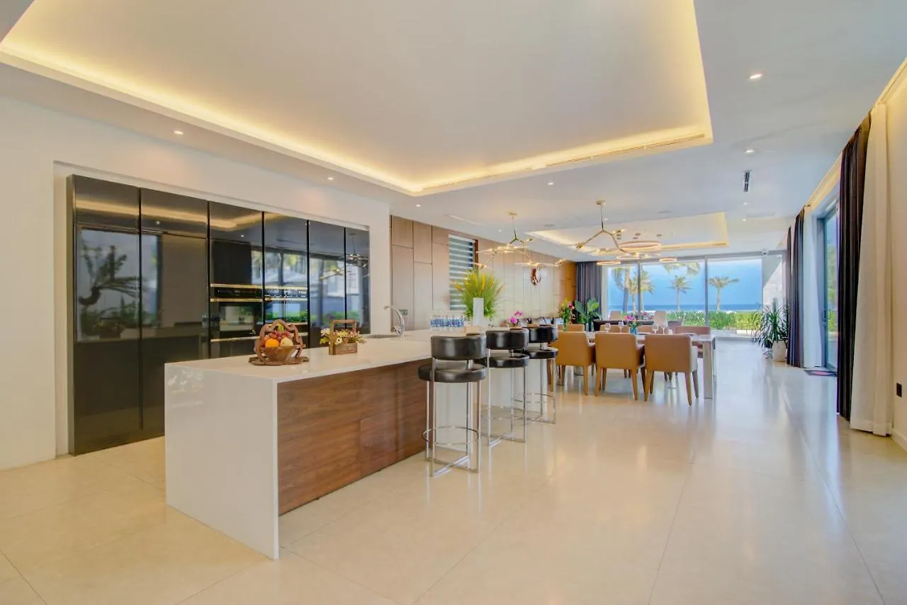 Villa 7 Bedrooms Beachfront Luxury Da Nang