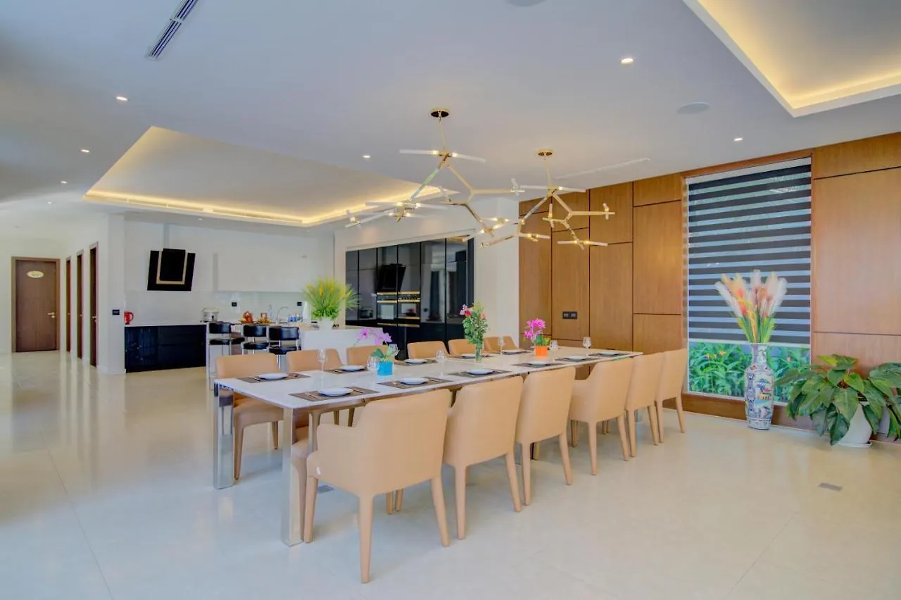 Villa 7 Bedrooms Beachfront Luxury Da Nang Vietnam