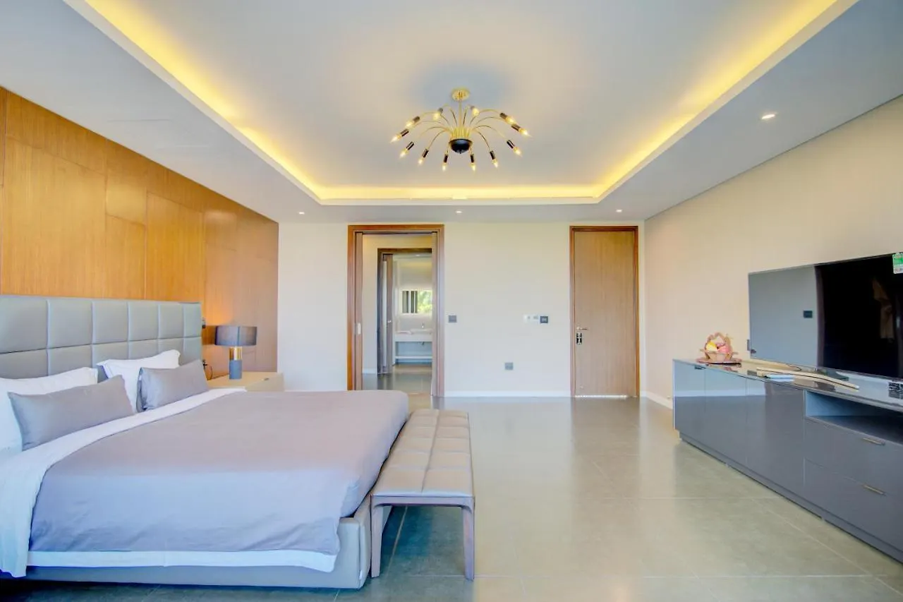 Villa 7 Bedrooms Beachfront Luxury Da Nang
