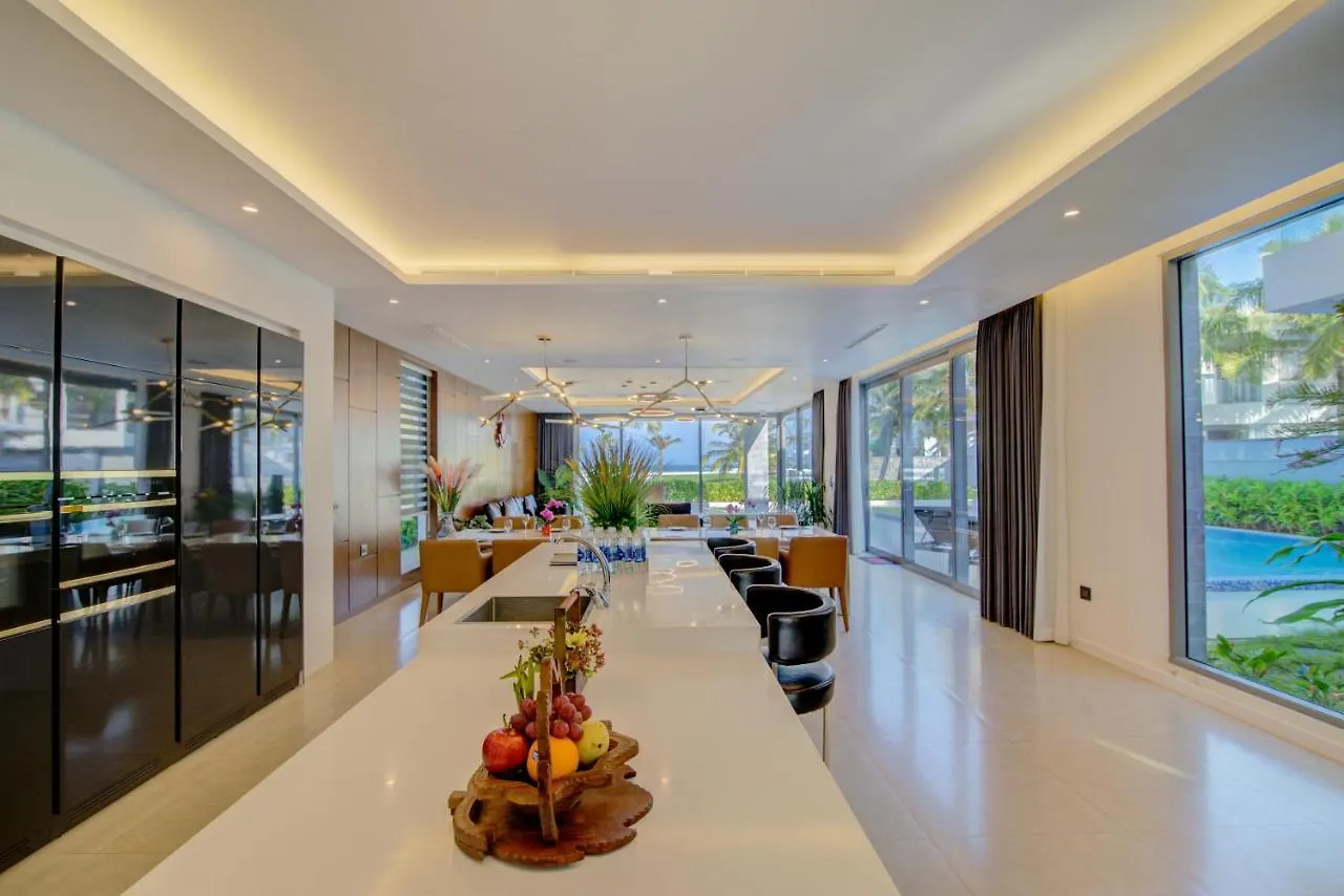 Villa 7 Bedrooms Beachfront Luxury Da Nang Vietnam