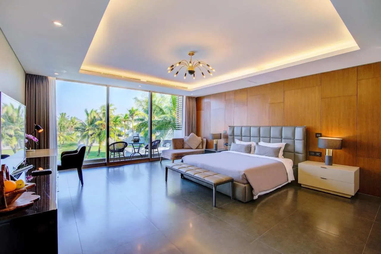 Villa 7 Bedrooms Beachfront Luxury Da Nang Vietnam