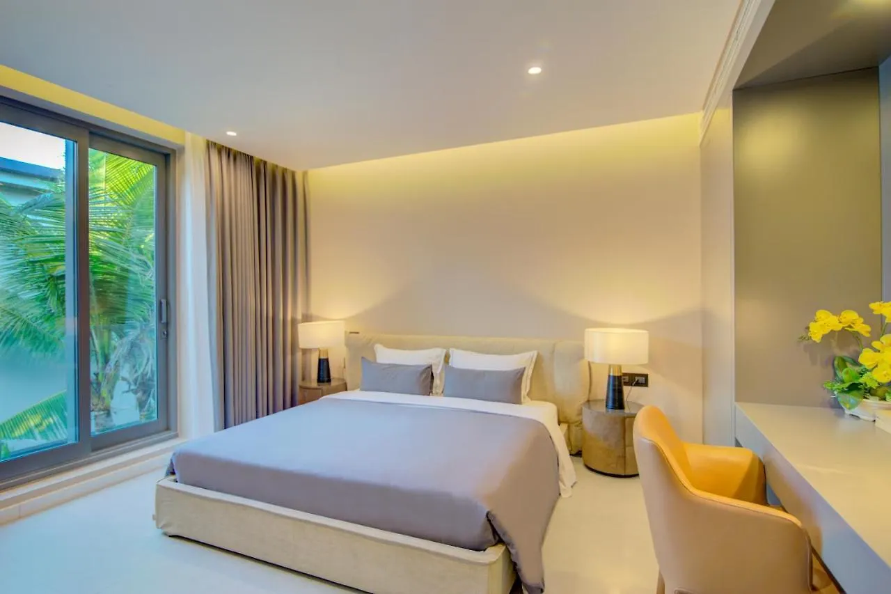 Villa 7 Bedrooms Beachfront Luxury Da Nang Vietnam