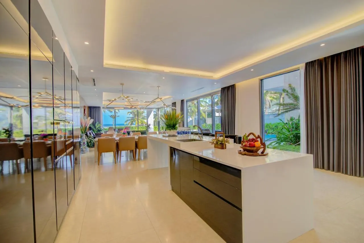 Villa 7 Bedrooms Beachfront Luxury Da Nang